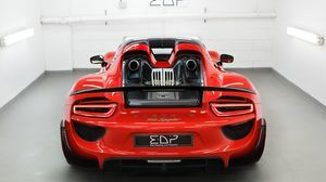 918 Spyder Weissach Guards Red