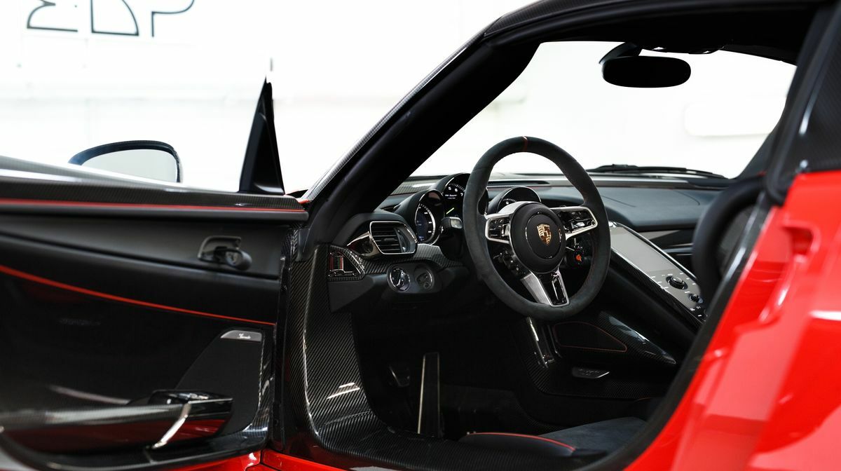 918 Spyder Weissach Guards Red