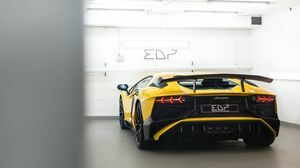 Aventador SV Giallo Orion