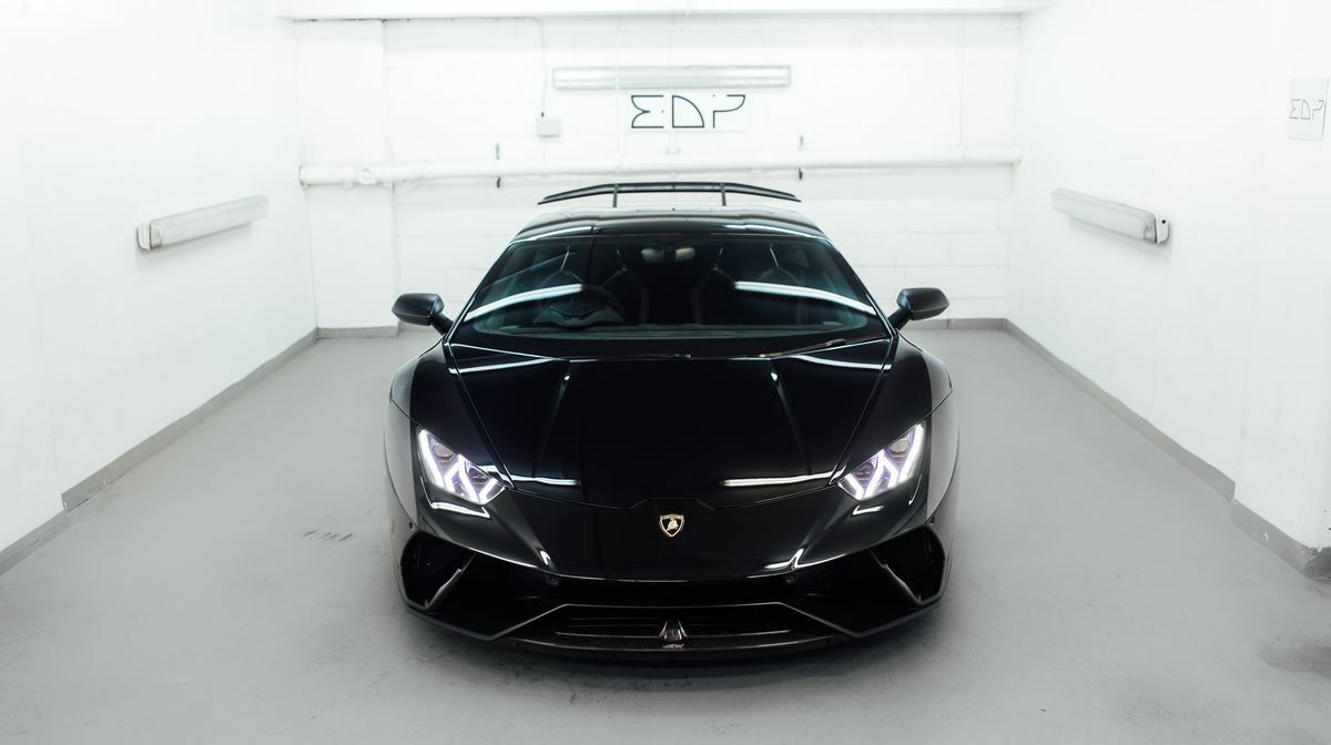 Huracan Performante Black