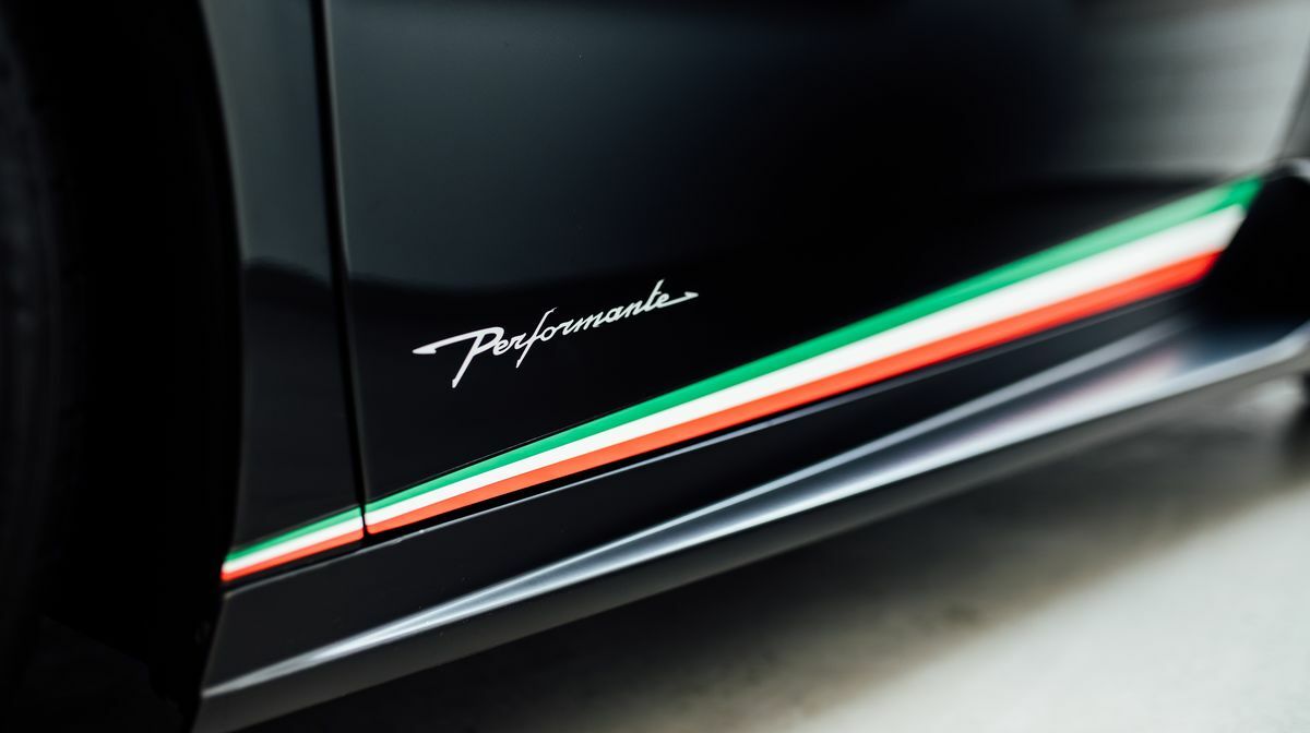 Huracan Performante Black