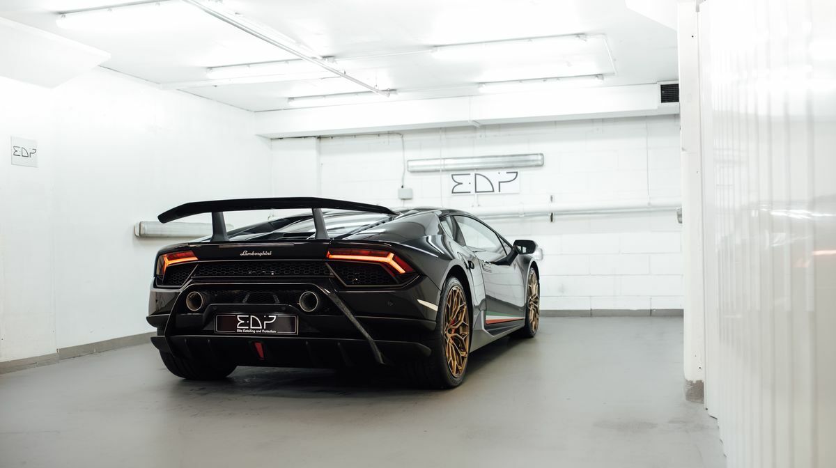 Huracan Performante Black