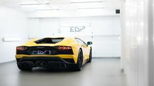 Aventador S Giallo Orion