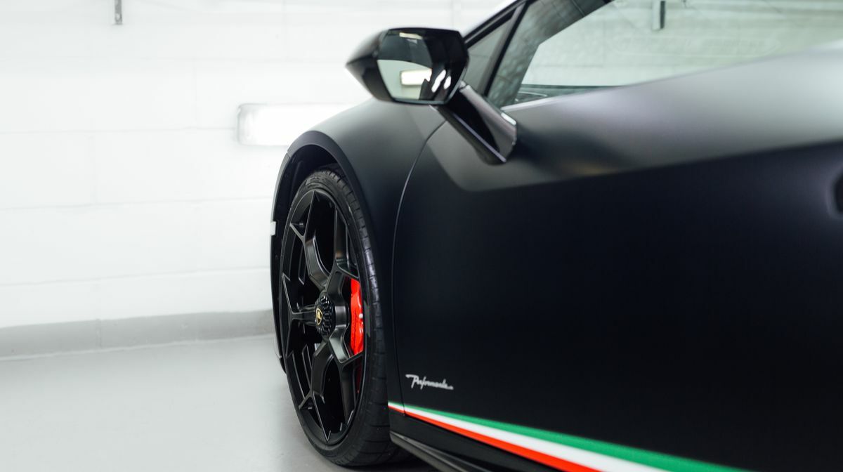 Huracan Performante Nero Nemesis