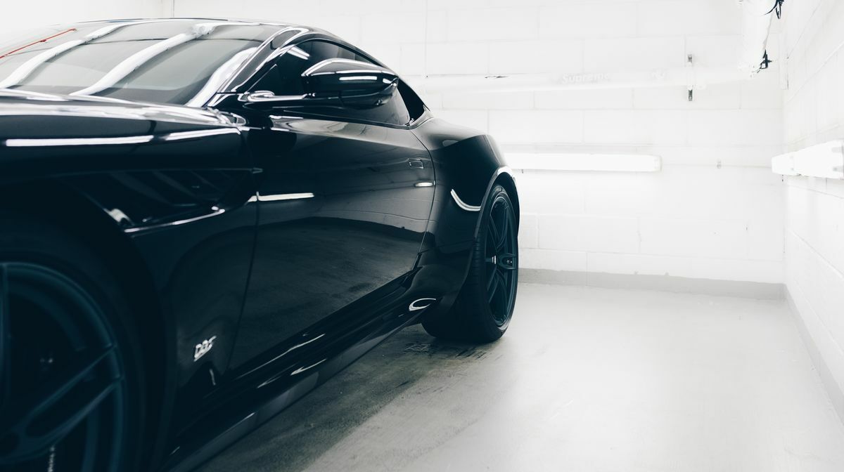 DBS Superleggera Onyx Black
