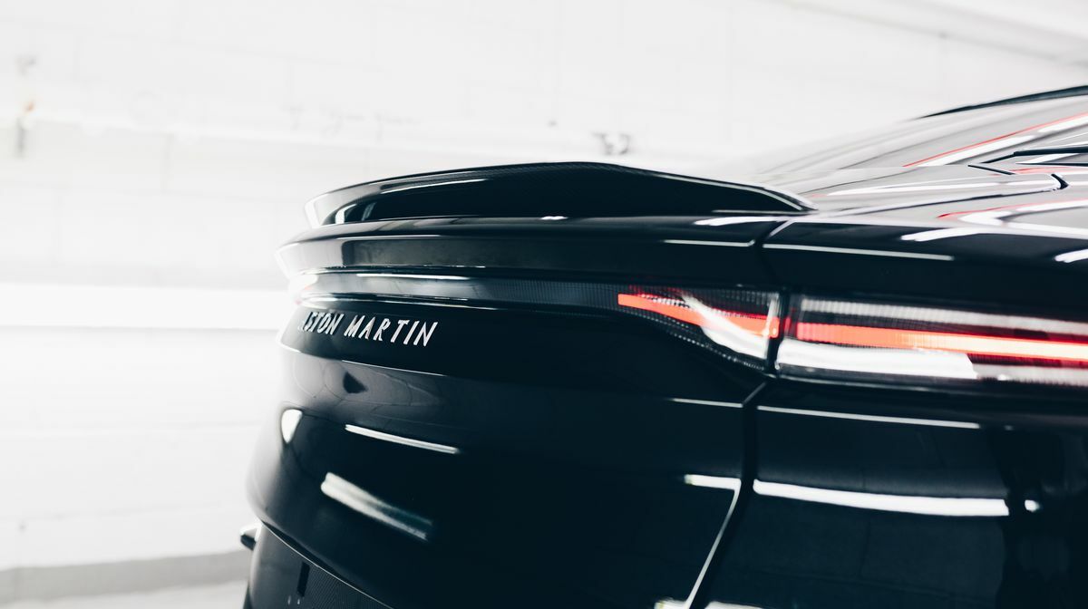 DBS Superleggera Onyx Black