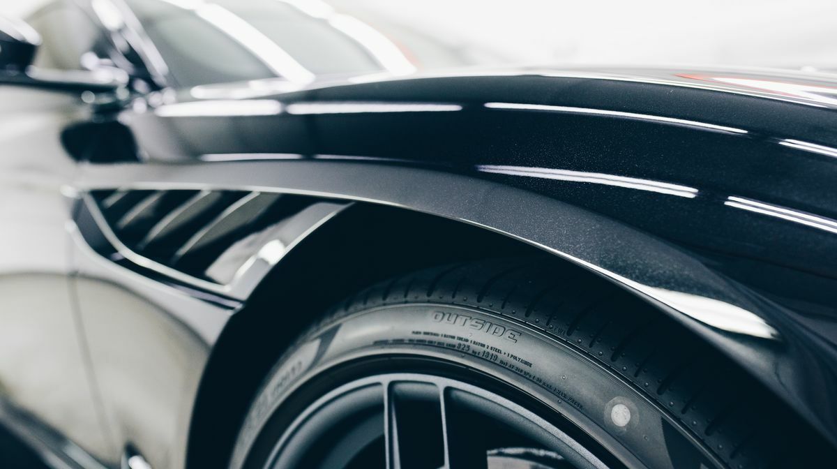 DBS Superleggera Onyx Black