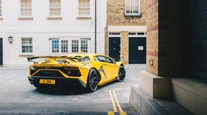 Aventador SVJ Giallo Orion