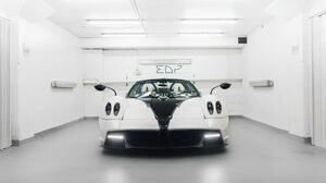 Huayra Roadster Bianco Benny Opaco