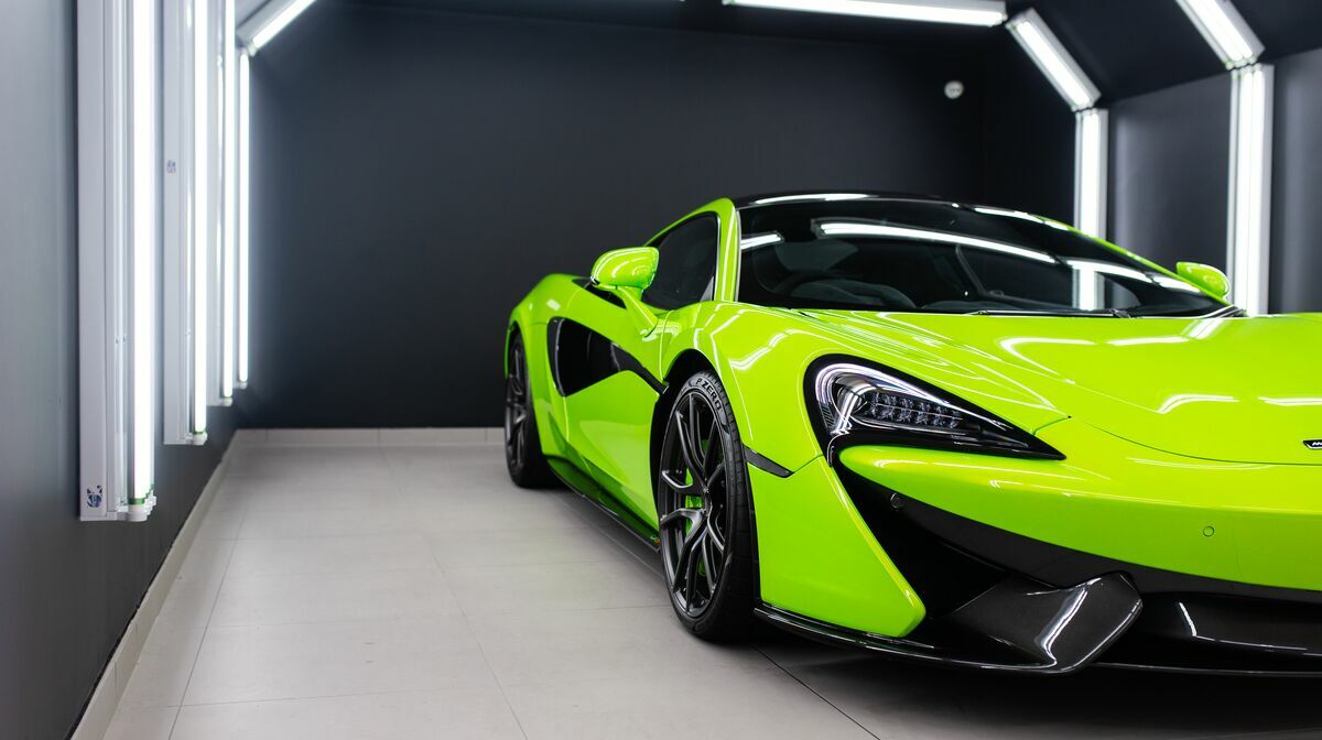 570S Mantis Green