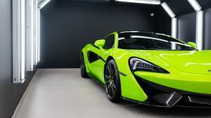 570S Mantis Green