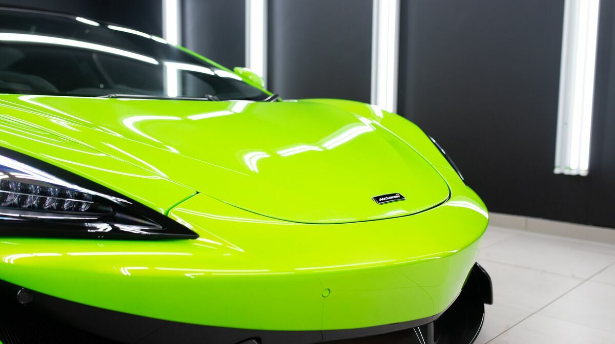 570S Mantis Green