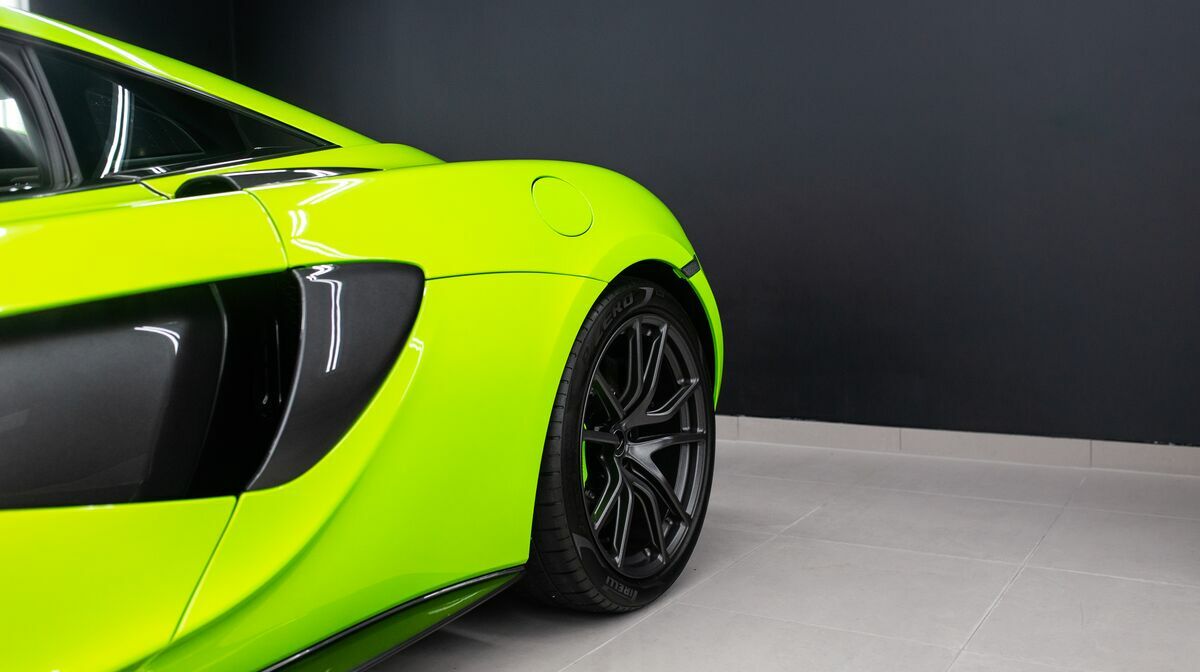 570S Mantis Green