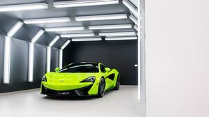 570S Mantis Green