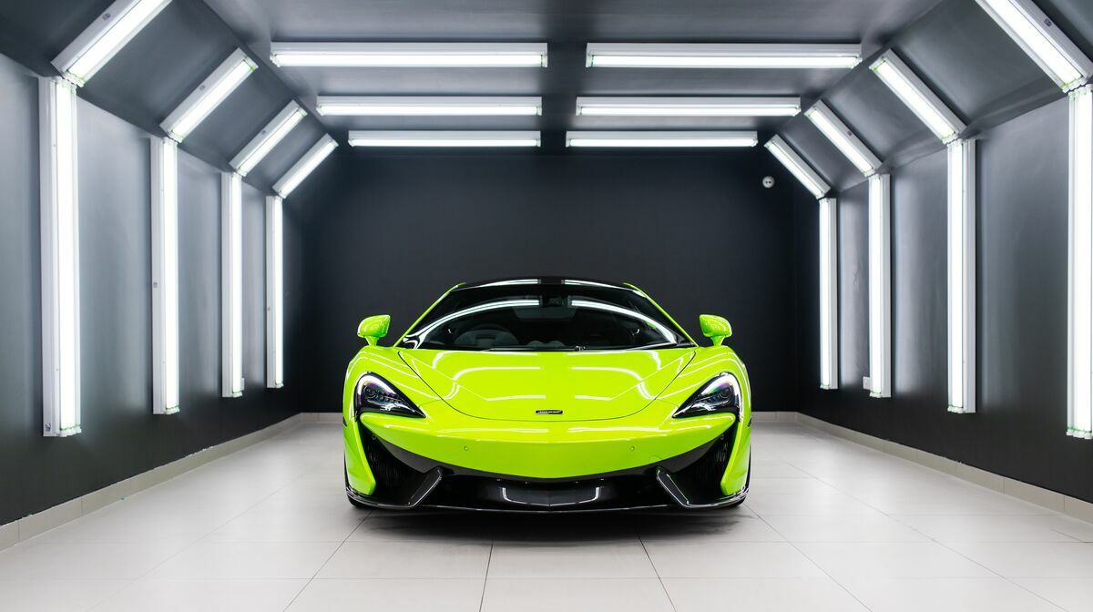 570S Mantis Green