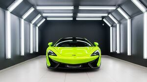 570S Mantis Green