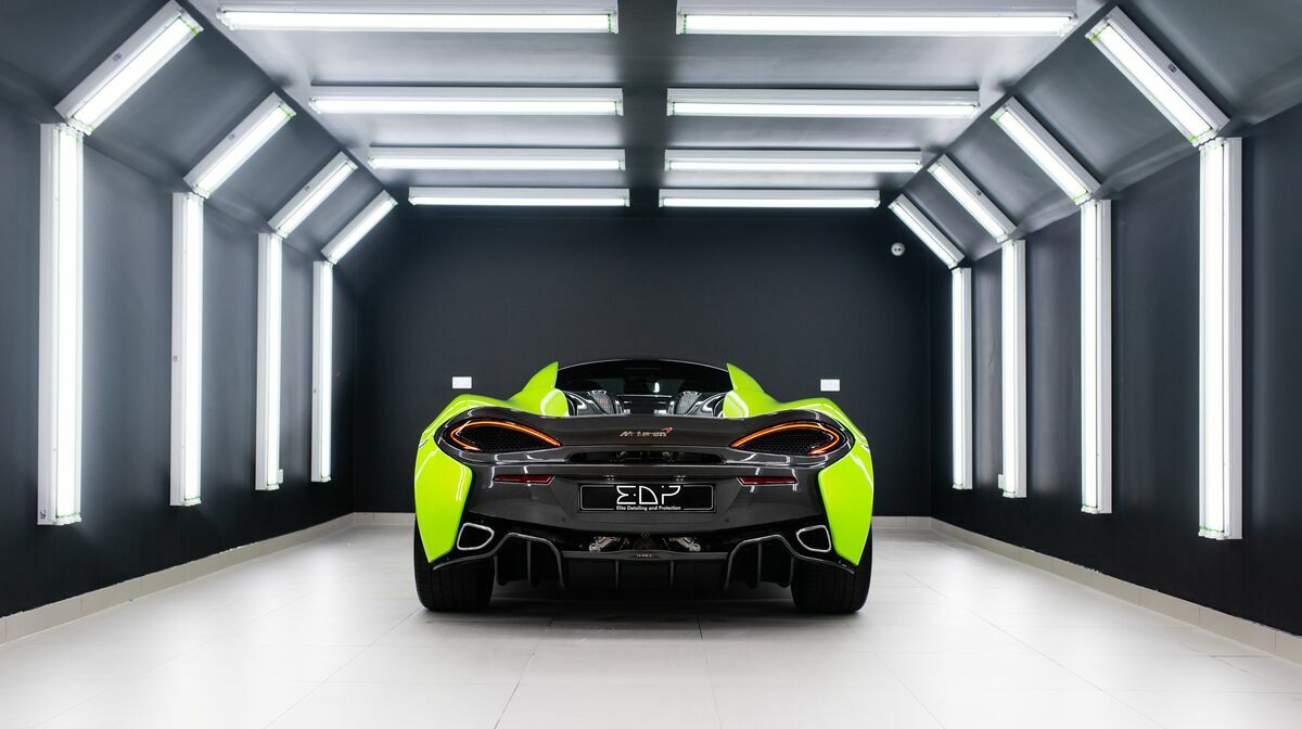 570S Mantis Green