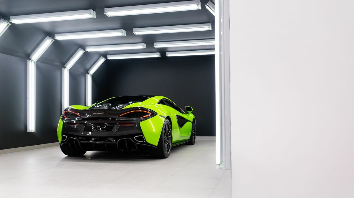 570S Mantis Green