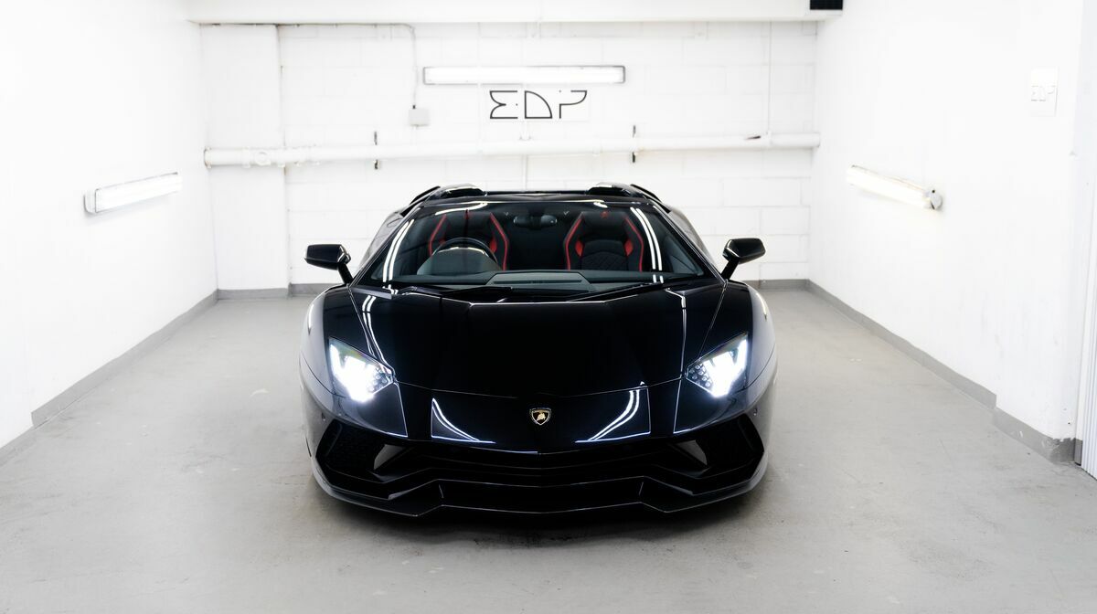Aventador S Roadster Nero Pegaso