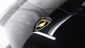 Aventador S Roadster Nero Pegaso