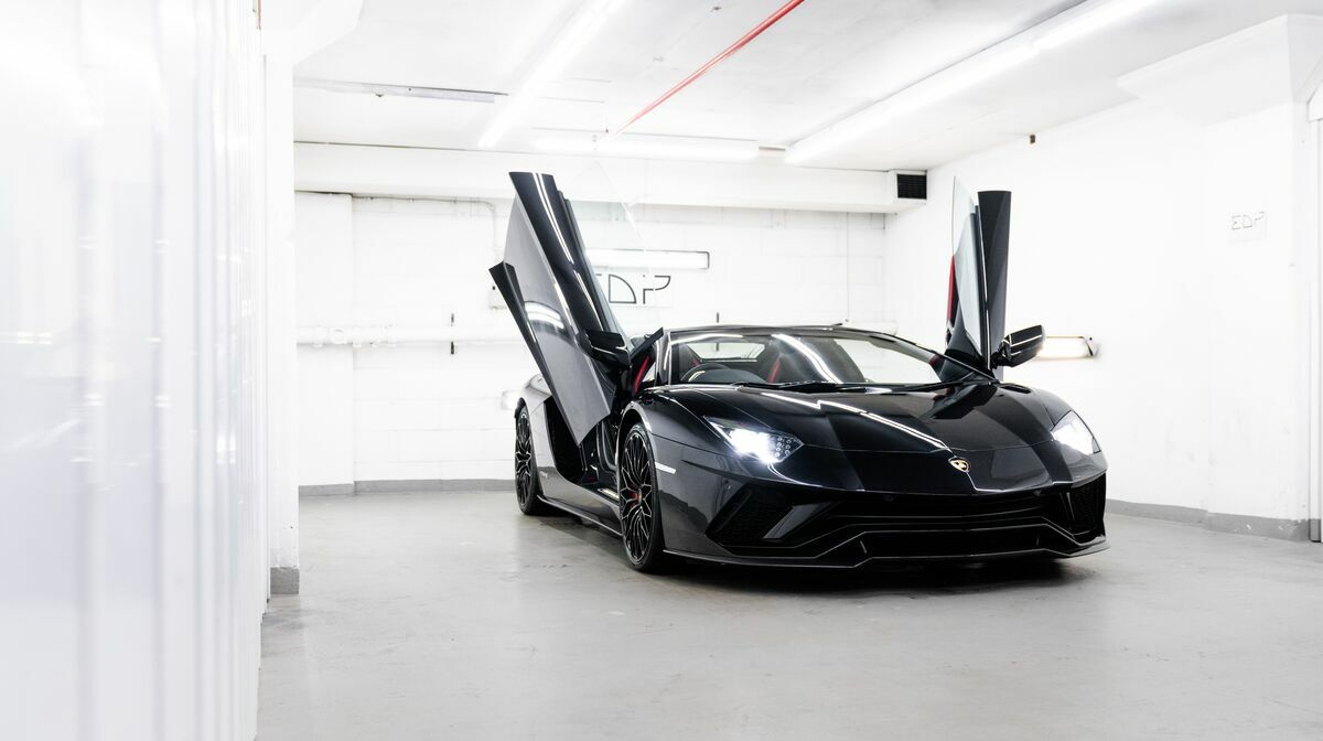 Aventador S Roadster Nero Pegaso