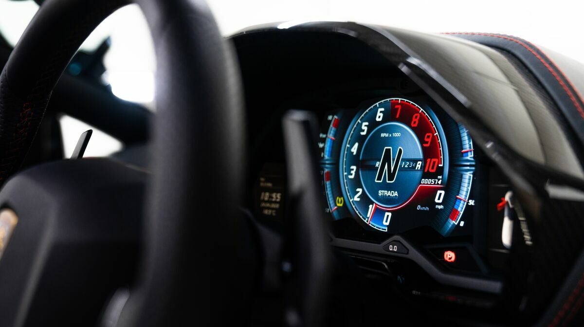Aventador S Roadster Nero Pegaso