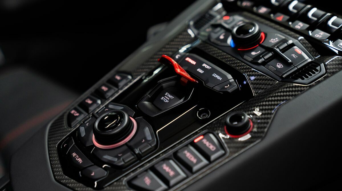 Aventador S Roadster Nero Pegaso
