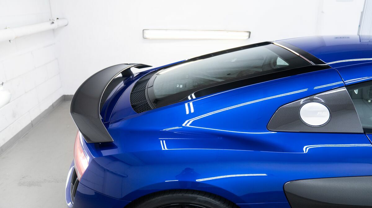 R8 V10+ Mica Racing Blue