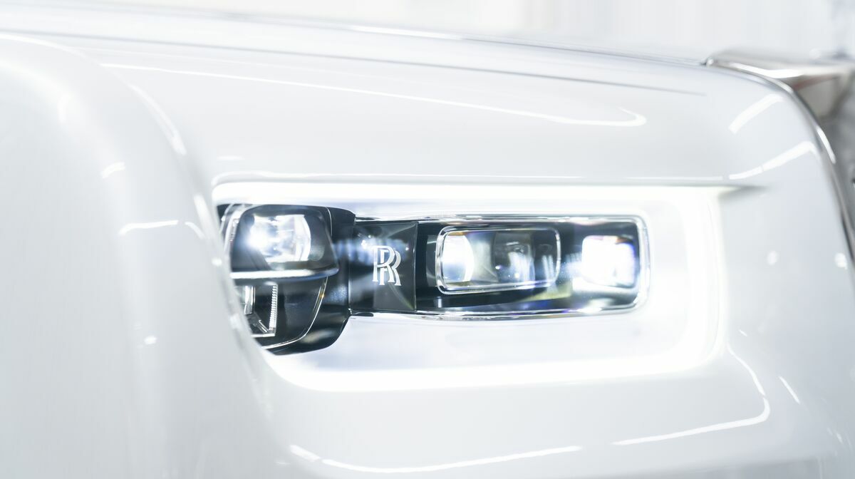 Phantom VIII White