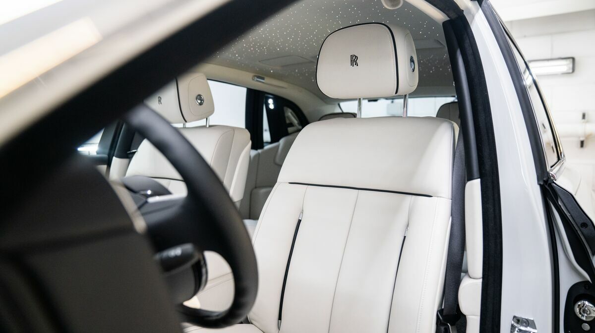 Phantom VIII White