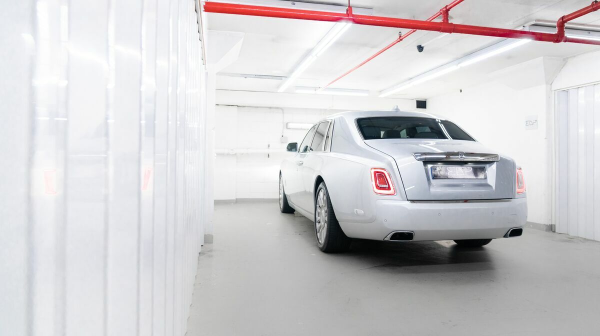 Phantom VIII White