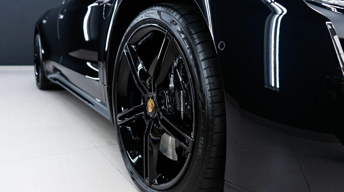 Taycan 4S Black