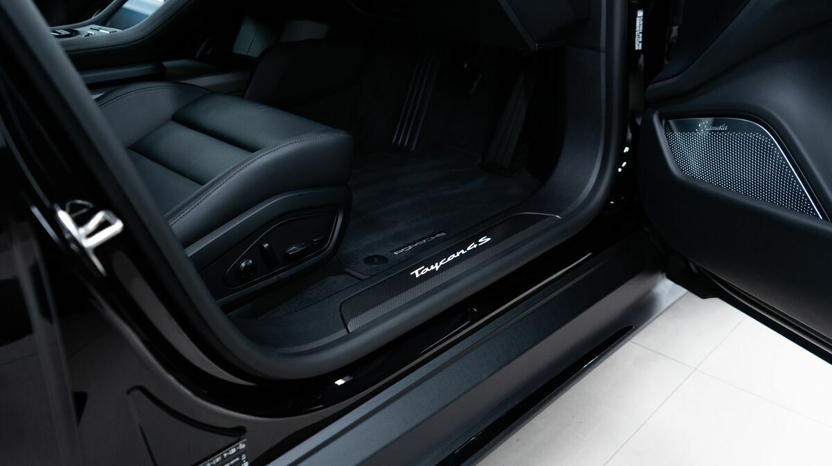 Taycan 4S Black