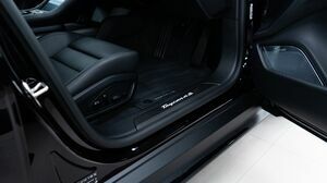 Taycan 4S Black