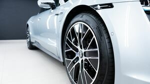 Taycan 4S Silver Dolomite Silver