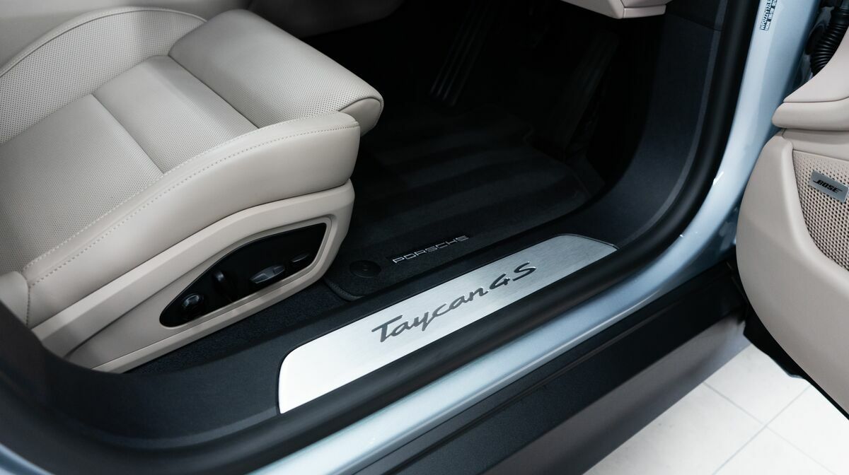 Taycan 4S Silver Dolomite Silver