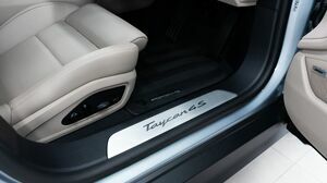 Taycan 4S Silver Dolomite Silver