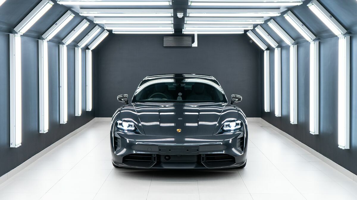 Taycan Turbo S Volcano Grey Metallic