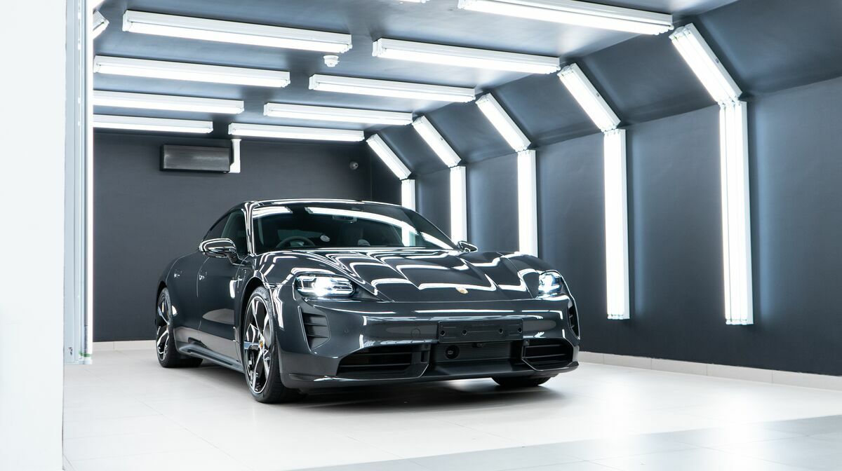 Taycan Turbo S Volcano Grey Metallic