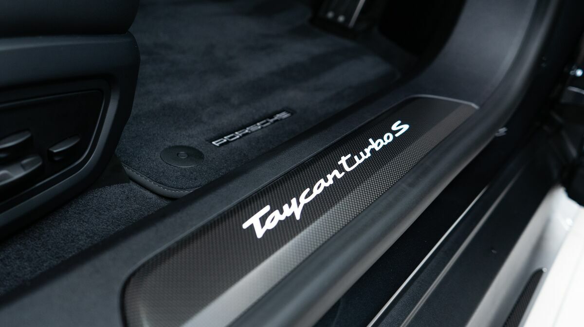 Taycan Turbo S Volcano Grey Metallic