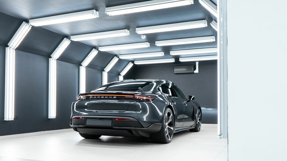 Taycan Turbo S Volcano Grey Metallic