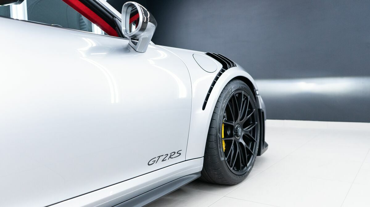 991.2 GT2RS Weissach GT Silver II