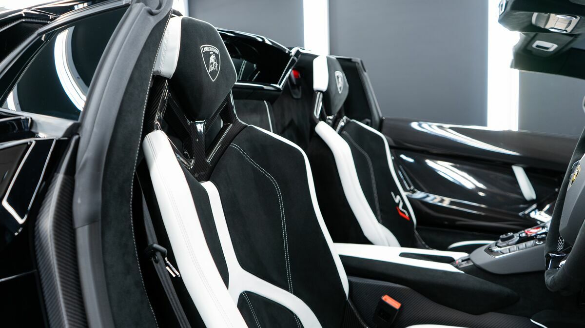 Aventador SVJ Roadster Nero