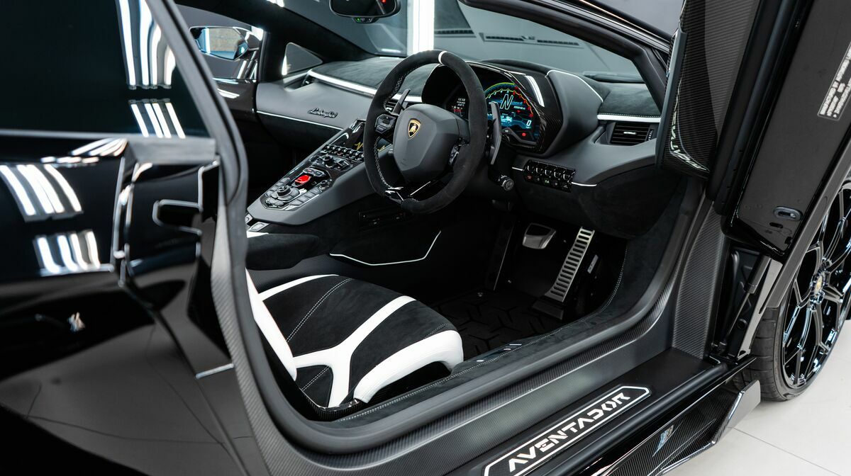 Aventador SVJ Roadster Nero