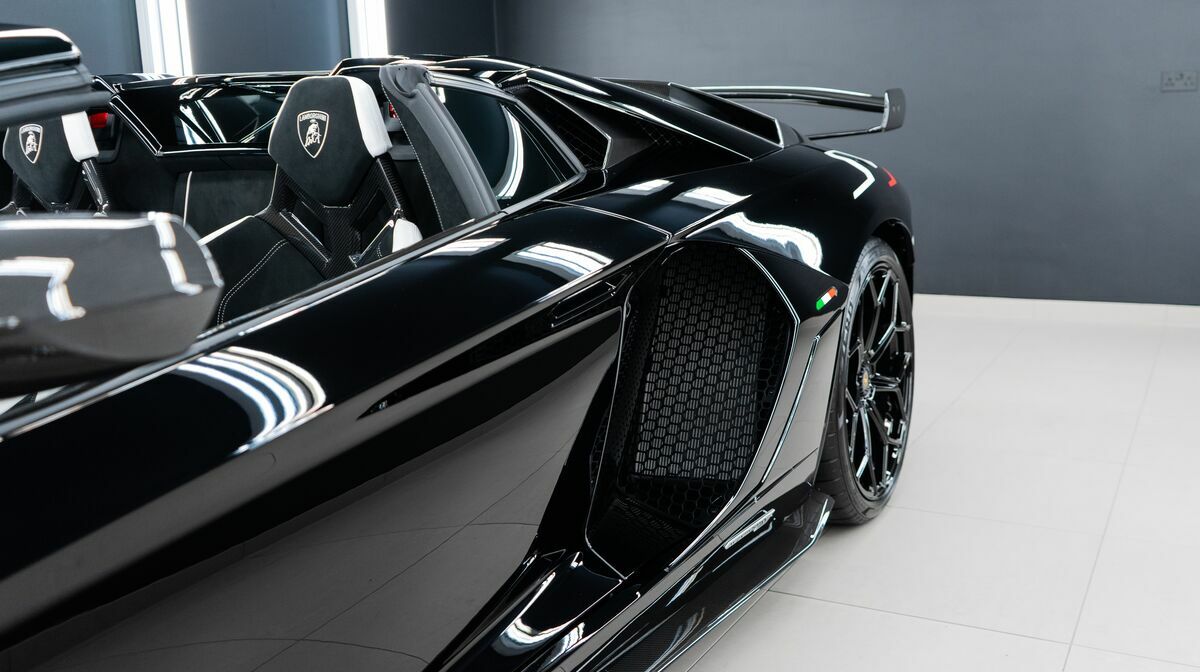 Aventador SVJ Roadster Nero