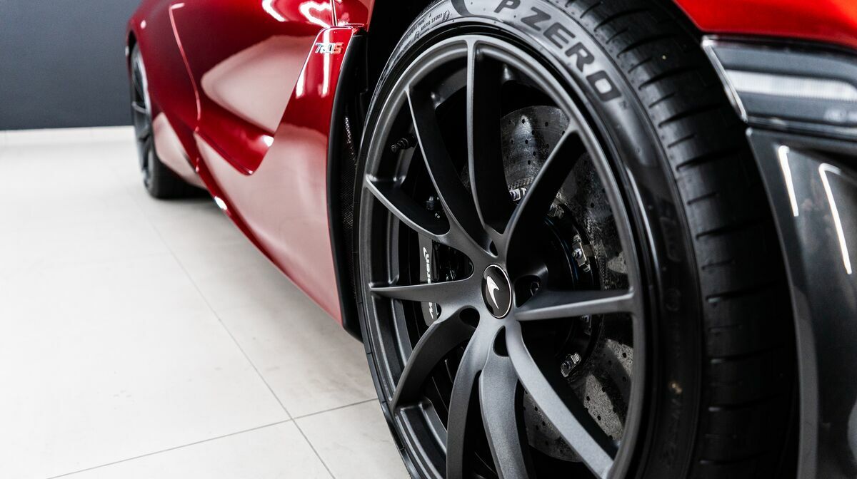 720S Volcano Red