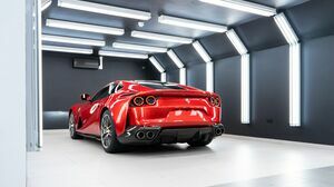 812 Superfast Rosso Magma 