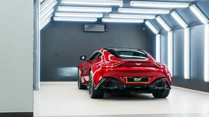 V8 Vantage Volcano Red