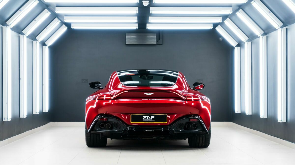 V8 Vantage Volcano Red