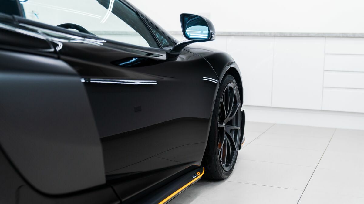 675LT Onyx Black